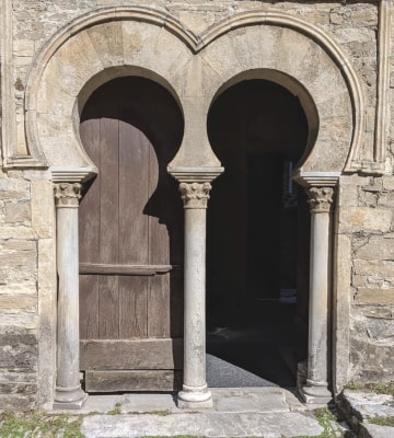 Iglesia mozárabe Santiago de Peñalba